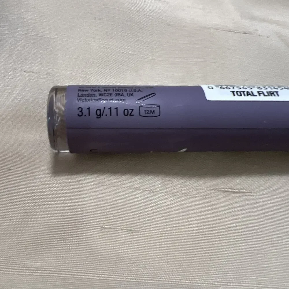 Victoria's Secret Velvet Matte Total Flirt Lip‎ Stain